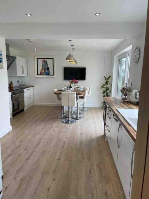 Modern 4 Bedroom House In Weymouth Sunny Corner エクステリア 写真